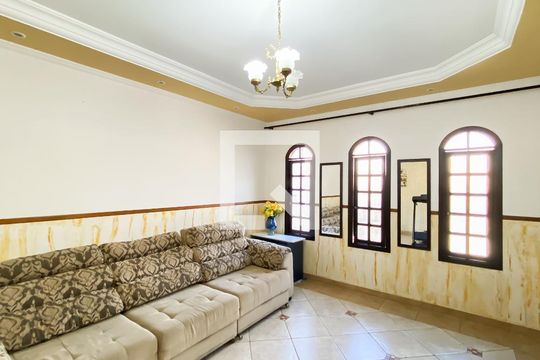 Sala  de casa à venda com 3 quartos, 155m² em Jardim Triana, São Paulo