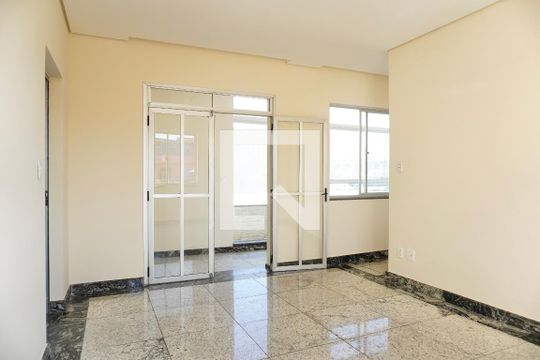 Sala 1 de casa para alugar com 5 quartos, 240m² em Vila Oeste, Belo Horizonte