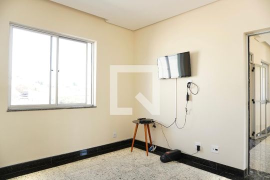 Sala 2 de casa para alugar com 5 quartos, 240m² em Vila Oeste, Belo Horizonte