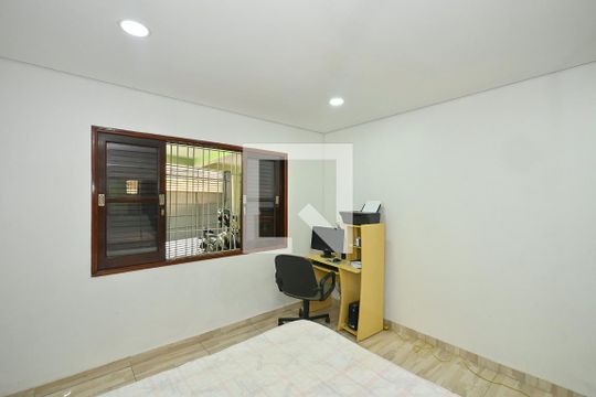 Quarto 1 de casa para alugar com 2 quartos, 360m² em Jardim Piracuama, São Paulo