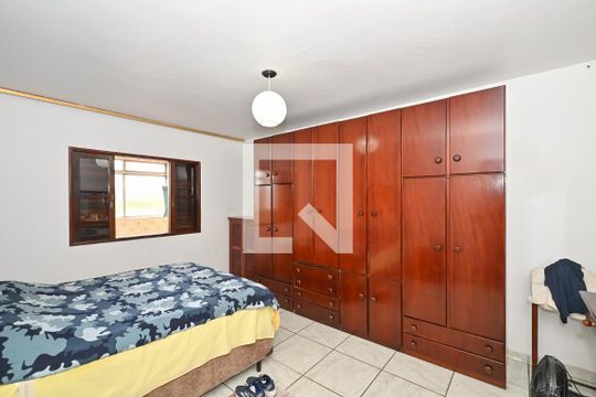 Quarto 2 de casa para alugar com 2 quartos, 360m² em Jardim Piracuama, São Paulo