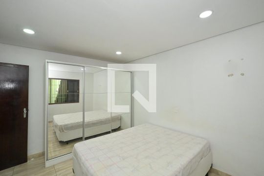 Quarto 1 de casa para alugar com 2 quartos, 360m² em Jardim Piracuama, São Paulo