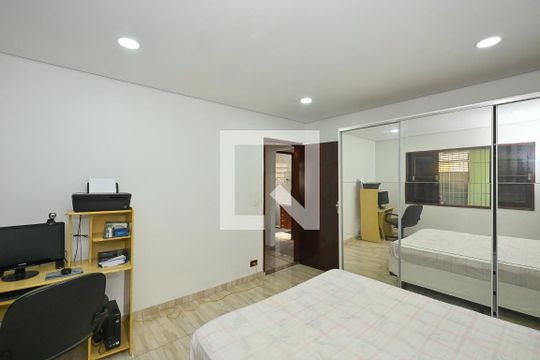Quarto 1 de casa para alugar com 2 quartos, 360m² em Jardim Piracuama, São Paulo