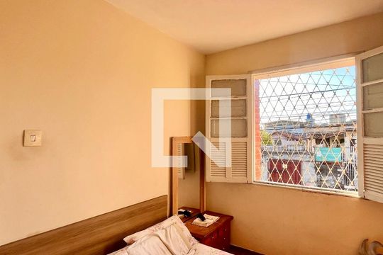 Apartamento à venda com 3 quartos, 196m² em Pompéia, Belo Horizonte