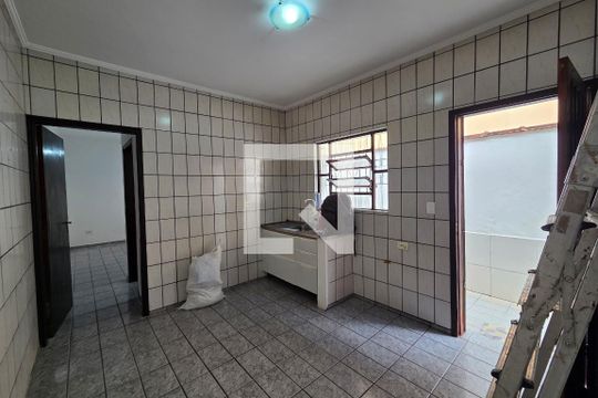 Cozinha de casa para alugar com 3 quartos, 82m² em Nova Mirim, Praia Grande