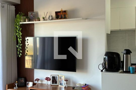 Sala  de apartamento à venda com 2 quartos, 55m² em Centro, Barueri