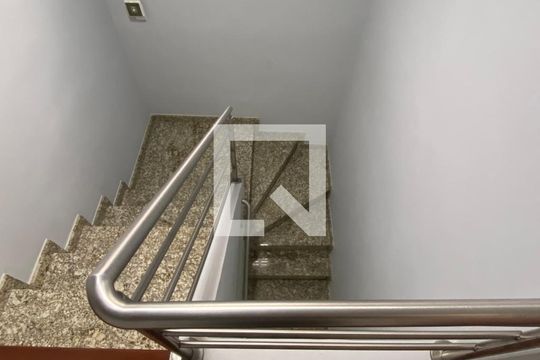 Parte Superior - Escada de casa à venda com 4 quartos, 222m² em Cipava, Osasco