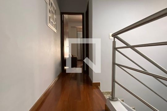 Parte Superior de casa à venda com 4 quartos, 222m² em Cipava, Osasco