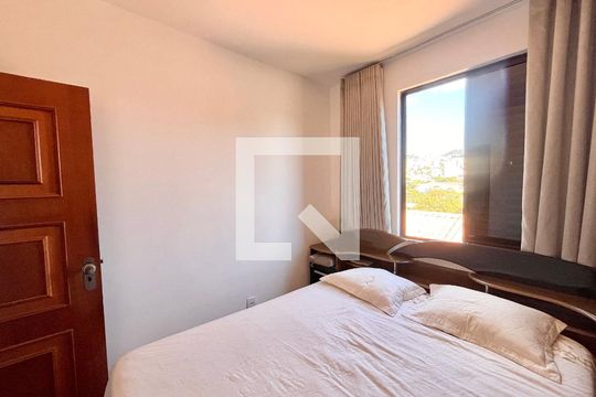 Casa à venda com 5 quartos, 700m² em Santa Tereza, Belo Horizonte