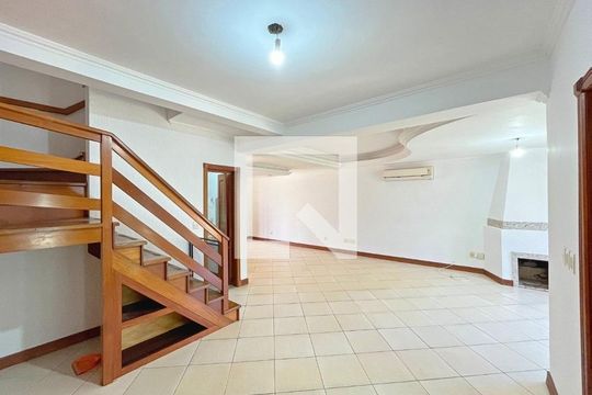 Sala de casa de condomínio para alugar com 3 quartos, 140m² em Hípica, Porto Alegre