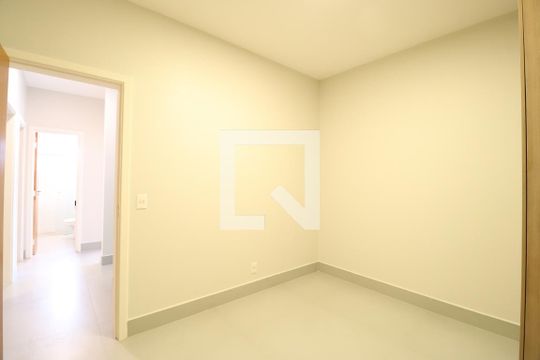 Quarto 1 de casa de condomínio para alugar com 4 quartos, 259m² em Gávea, Uberlândia