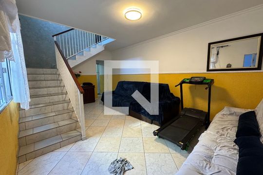 Casa para alugar com 2 quartos, 100m² em Chácara Adriana Aparecida, Carapicuíba