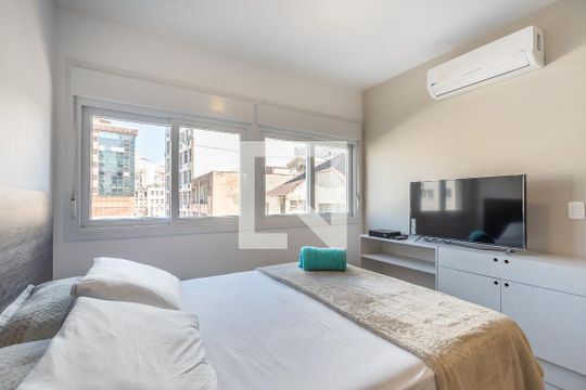 Sala/Quarto de apartamento à venda com 1 quarto, 32m² em Floresta, Porto Alegre