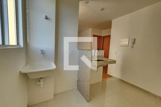 Cozinha de apartamento para alugar com 2 quartos, 46m² em Alvorada, Contagem