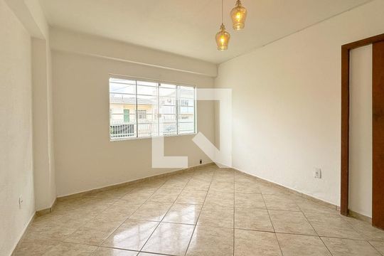 Sala de TV de casa para alugar com 2 quartos, 128m² em Barreiros, São José