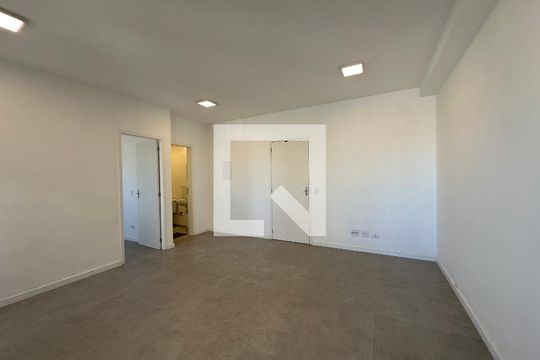 Sala de apartamento para alugar com 1 quarto, 56m² em Jardim Maria Helena, Barueri