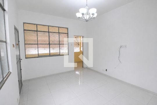 Sala de casa para alugar com 2 quartos, 100m² em Bento Ribeiro, Rio de Janeiro