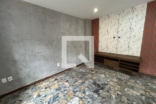 Casa para alugar com 4 quartos, 240m² em Vila Valqueire, Rio de Janeiro
