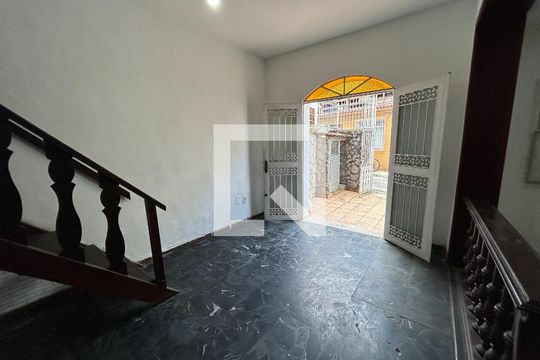 Casa para alugar com 4 quartos, 240m² em Vila Valqueire, Rio de Janeiro