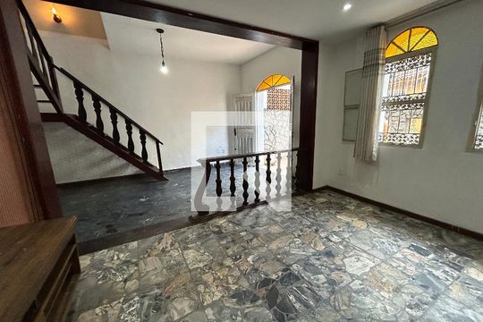 Casa para alugar com 4 quartos, 240m² em Vila Valqueire, Rio de Janeiro