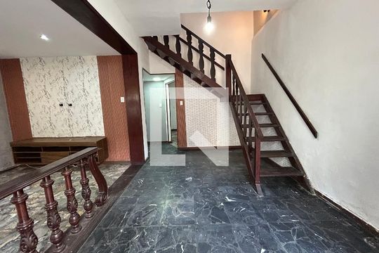 Casa para alugar com 4 quartos, 240m² em Vila Valqueire, Rio de Janeiro
