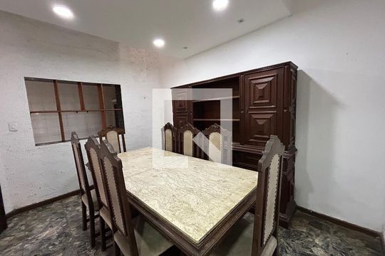 Casa para alugar com 4 quartos, 240m² em Vila Valqueire, Rio de Janeiro