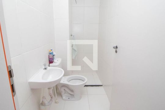 Banheiro de apartamento para alugar com 2 quartos, 38m² em Fazenda da Juta, São Paulo