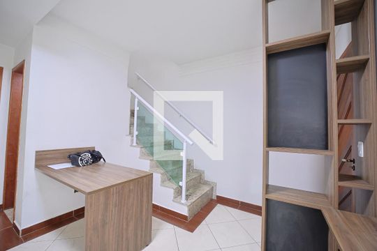 Sala de casa de condomínio para alugar com 3 quartos, 150m² em Vila Ré, São Paulo