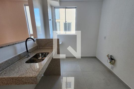 Cozinha de apartamento para alugar com 2 quartos, 46m² em Alvorada, Contagem