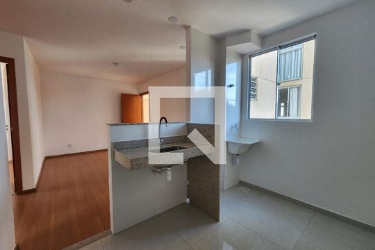 Cozinha de apartamento para alugar com 2 quartos, 46m² em Alvorada, Contagem