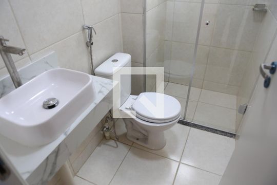Banheiro de apartamento para alugar com 2 quartos, 45m² em Bairro da Glória, Contagem