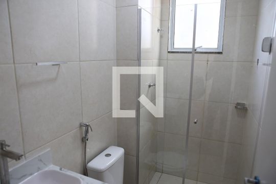 Banheiro de apartamento para alugar com 2 quartos, 45m² em Bairro da Glória, Contagem
