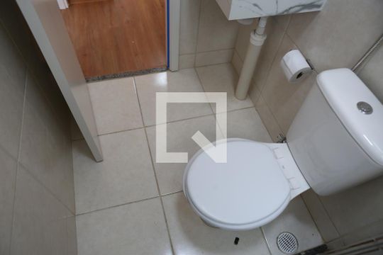 Banheiro de apartamento para alugar com 2 quartos, 45m² em Bairro da Glória, Contagem
