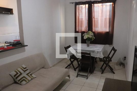 Apartamento para alugar com 2 quartos, 50m² em Parque dos Rodoviários, Campos dos Goytacazes