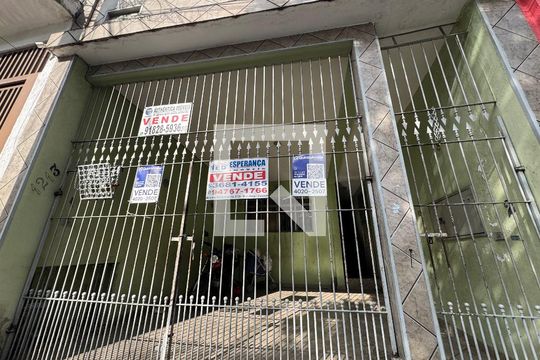 Fachada com Placa de casa à venda com 5 quartos, 150m² em Cipava, Osasco