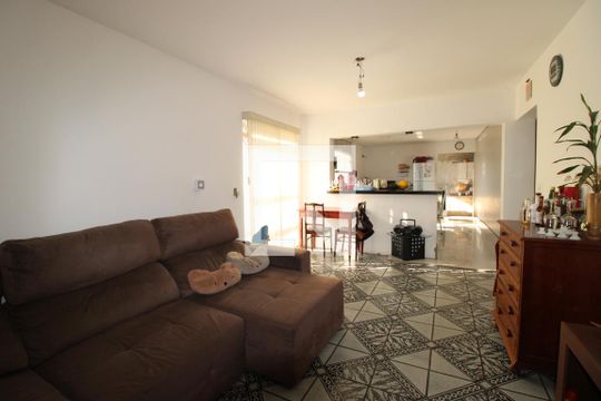 Sala de casa à venda com 5 quartos, 150m² em Vila Brasil, São Paulo