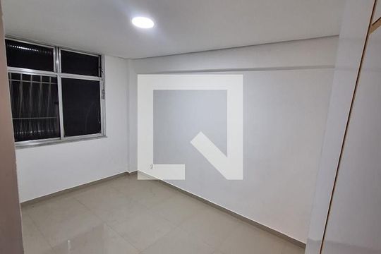 Quarto de apartamento para alugar com 2 quartos, 53m² em Mutondo, São Gonçalo