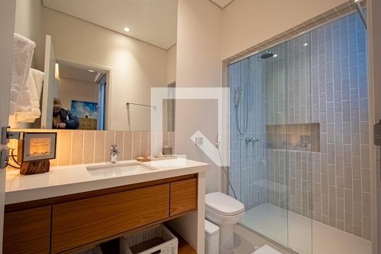 Banheiro de casa de condomínio à venda com 4 quartos, 300m² em Itaim Bibi, São Paulo