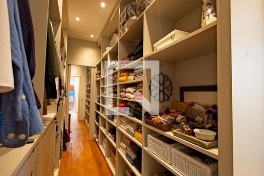 Closet de casa de condomínio à venda com 4 quartos, 300m² em Itaim Bibi, São Paulo