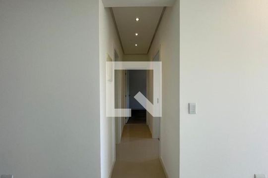 Corredor de apartamento para alugar com 2 quartos, 77m² em Vila Rosa, Novo Hamburgo