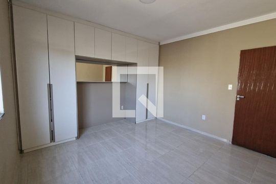 Quarto de casa para alugar com 2 quartos, 70m² em Cabral, Nilópolis