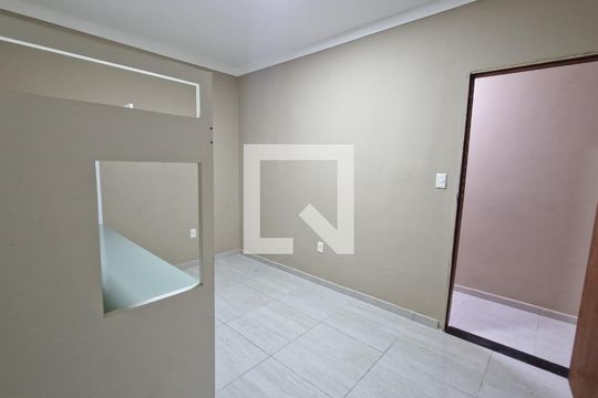 Quarto de casa para alugar com 2 quartos, 70m² em Cabral, Nilópolis