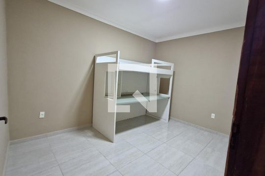 Quarto de casa para alugar com 2 quartos, 70m² em Cabral, Nilópolis