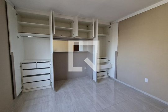 Quarto de casa para alugar com 2 quartos, 70m² em Cabral, Nilópolis