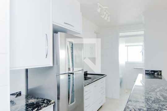 Cozinha de apartamento para alugar com 3 quartos, 82m² em Jardim Flor da Montanha, Guarulhos
