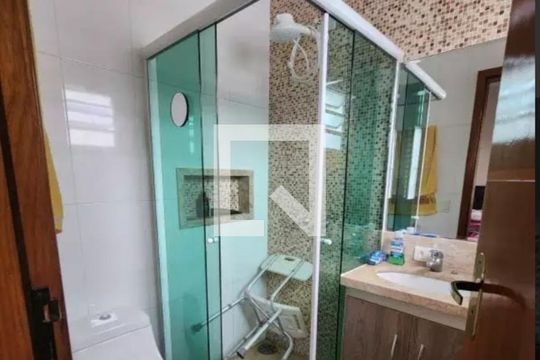Banheiro de apartamento à venda com 3 quartos, 72m² em Glória, Porto Alegre