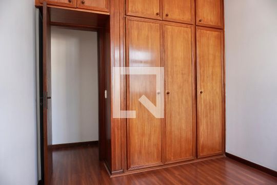 Quarto 1 de apartamento para alugar com 3 quartos, 71m² em Santa Efigênia, Belo Horizonte
