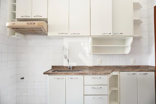 Cozinha  de apartamento para alugar com 3 quartos, 71m² em Santa Efigênia, Belo Horizonte