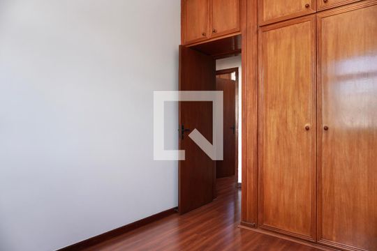 Quarto 1 de apartamento para alugar com 3 quartos, 71m² em Santa Efigênia, Belo Horizonte