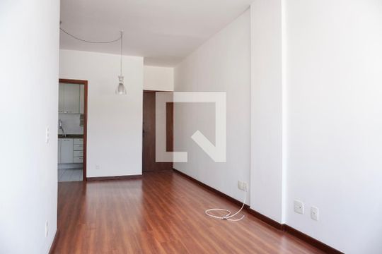 Sala  de apartamento para alugar com 3 quartos, 71m² em Santa Efigênia, Belo Horizonte